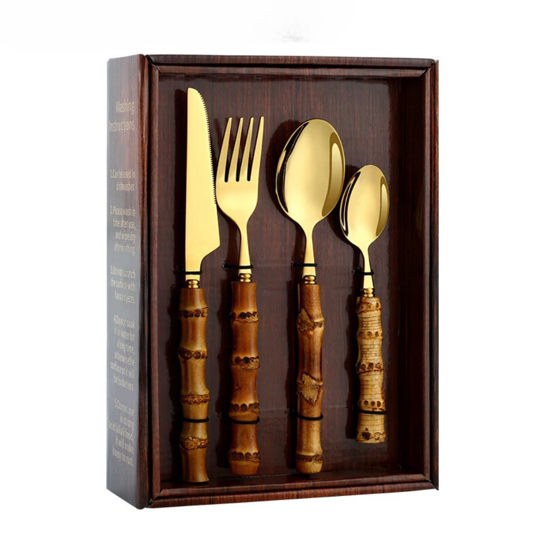 Faqueiro Dourado em Aço Inox com Cabo de Bambu Natural