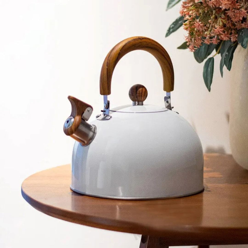 Chaleira com Apito em Aço Inox e Fundo Espesso para Fogão e Indução 3L