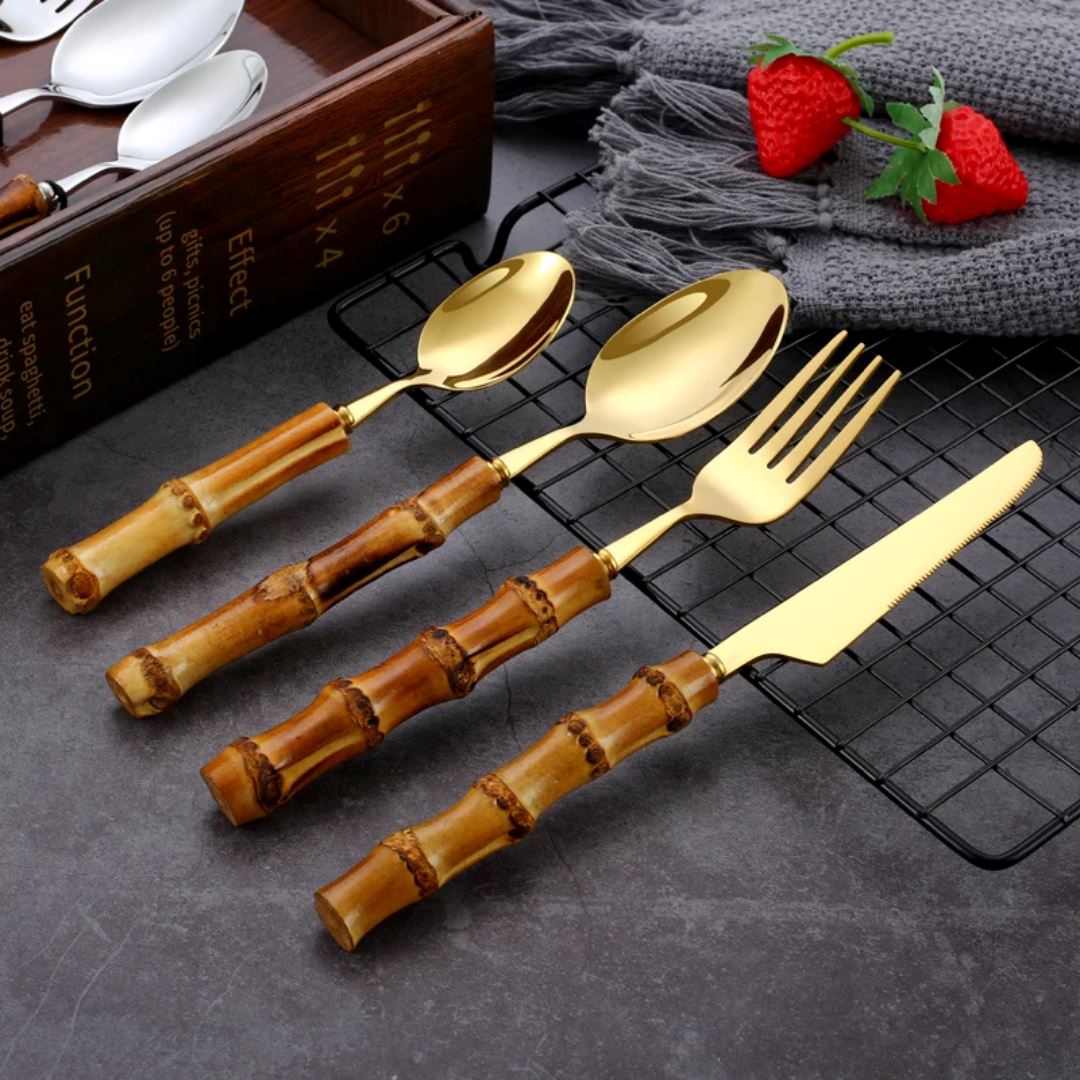 Faqueiro Dourado em Aço Inox com Cabo de Bambu Natural