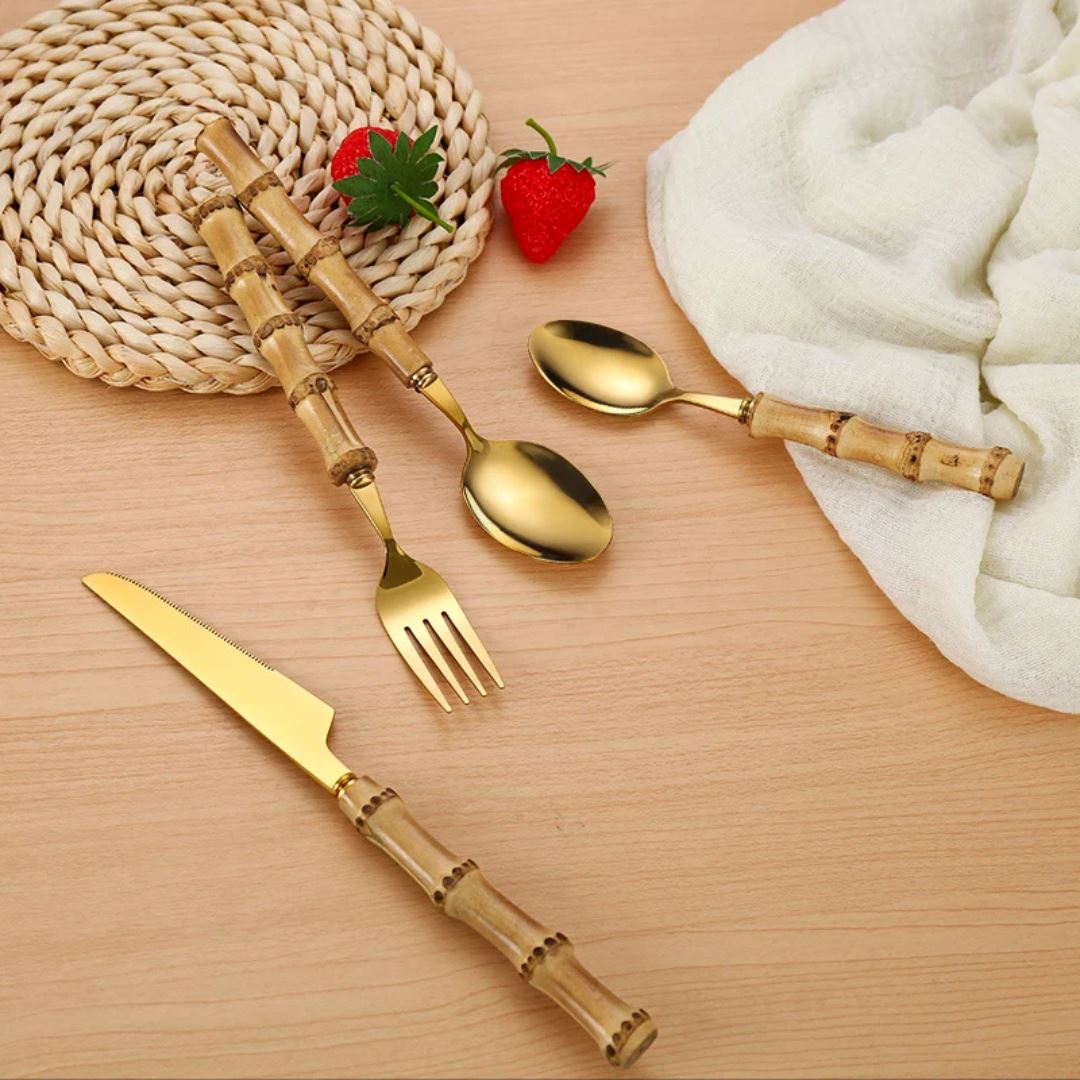 Faqueiro Dourado em Aço Inox com Cabo de Bambu Natural