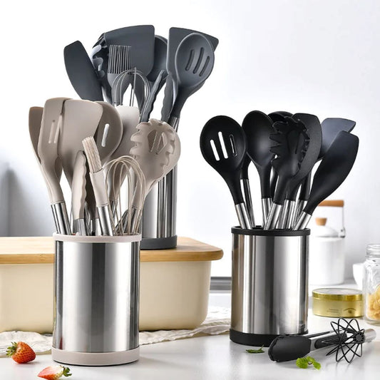 Kit de Utensílios de Cozinha em Silicone com Aço Inox e Balde Giratório – 12 Peças