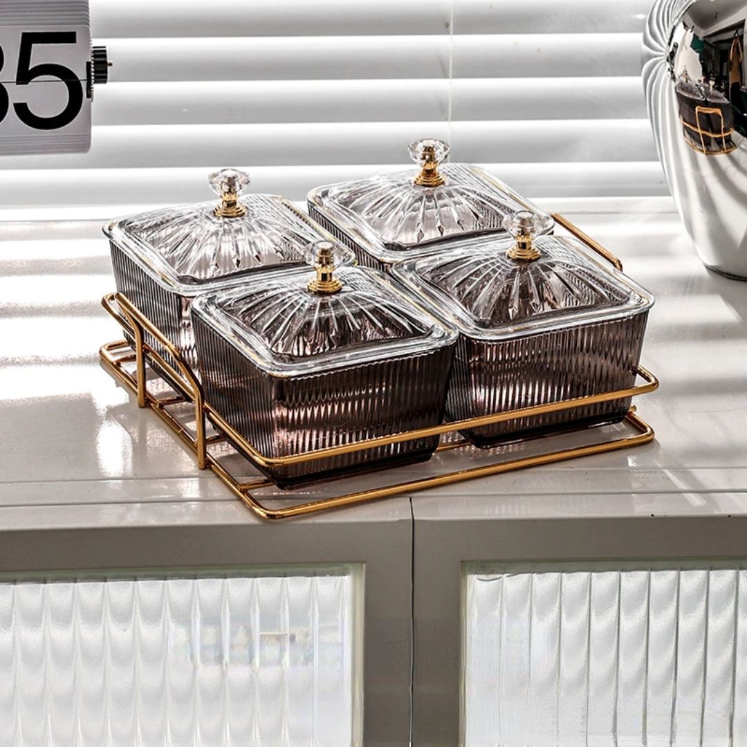 Petisqueira de Plástico com Tampa e Divisórias