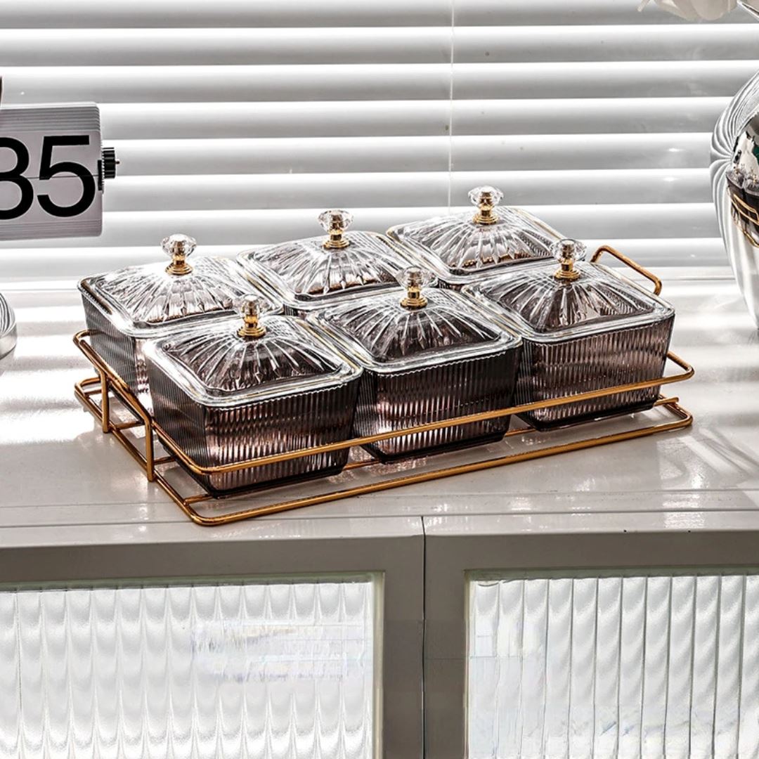 Petisqueira de Plástico com Tampa e Divisórias