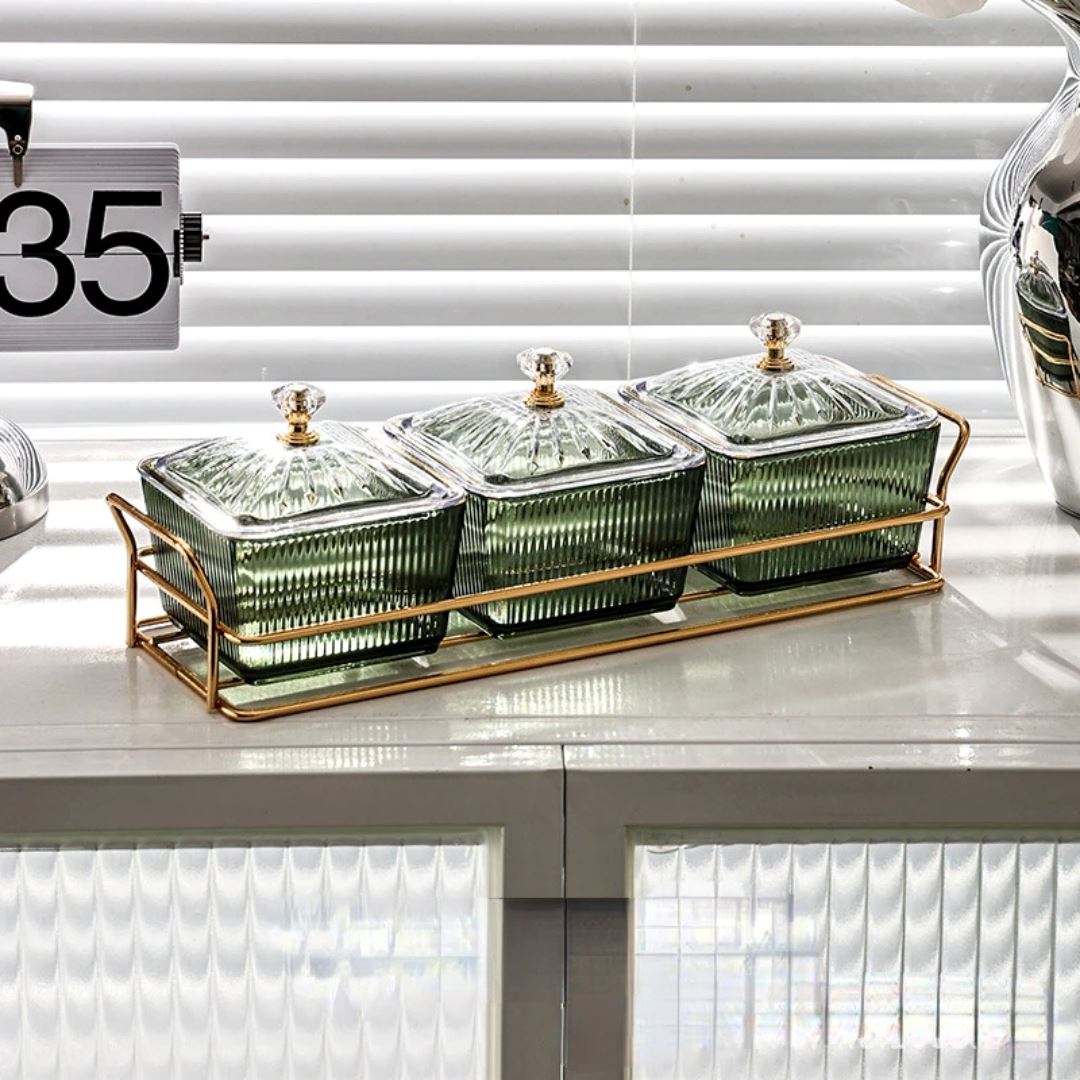 Petisqueira de Plástico com Tampa e Divisórias