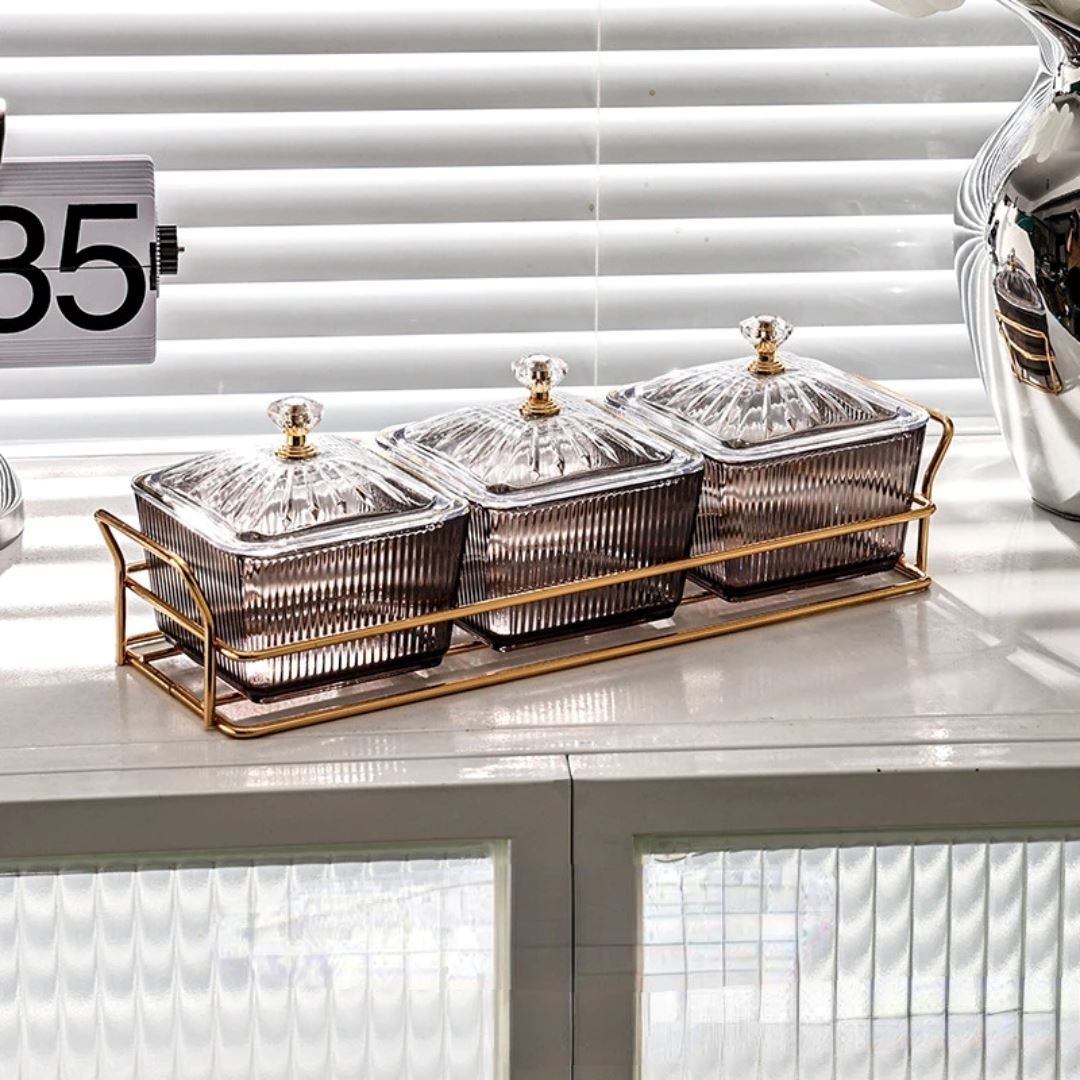 Petisqueira de Plástico com Tampa e Divisórias