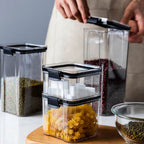 Pote Hermético de Plástico com Tampa e Design Empilhável