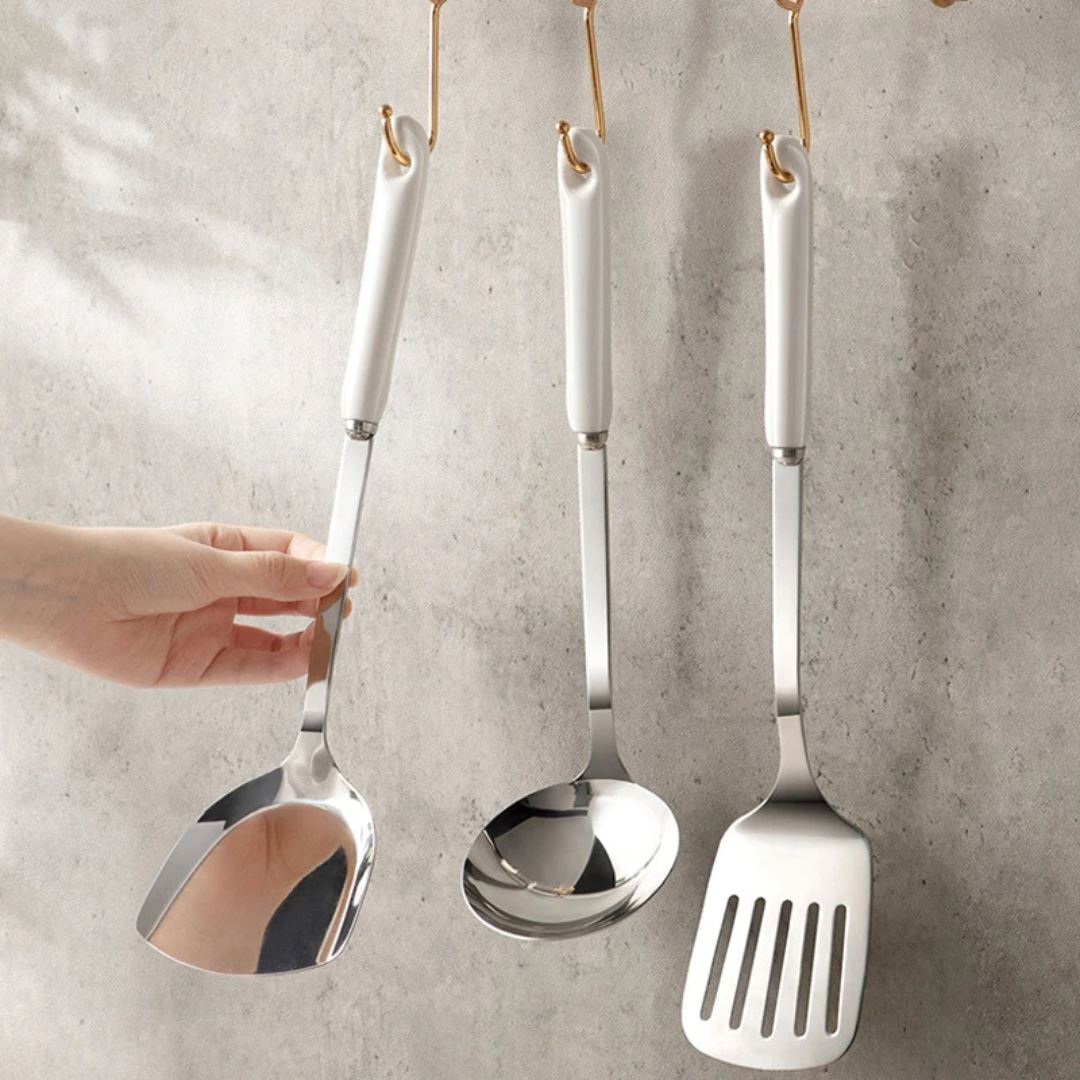 Kit de Utensílios de Cozinha em Aço Inox com Cabo de Cerâmica – 7 Peças