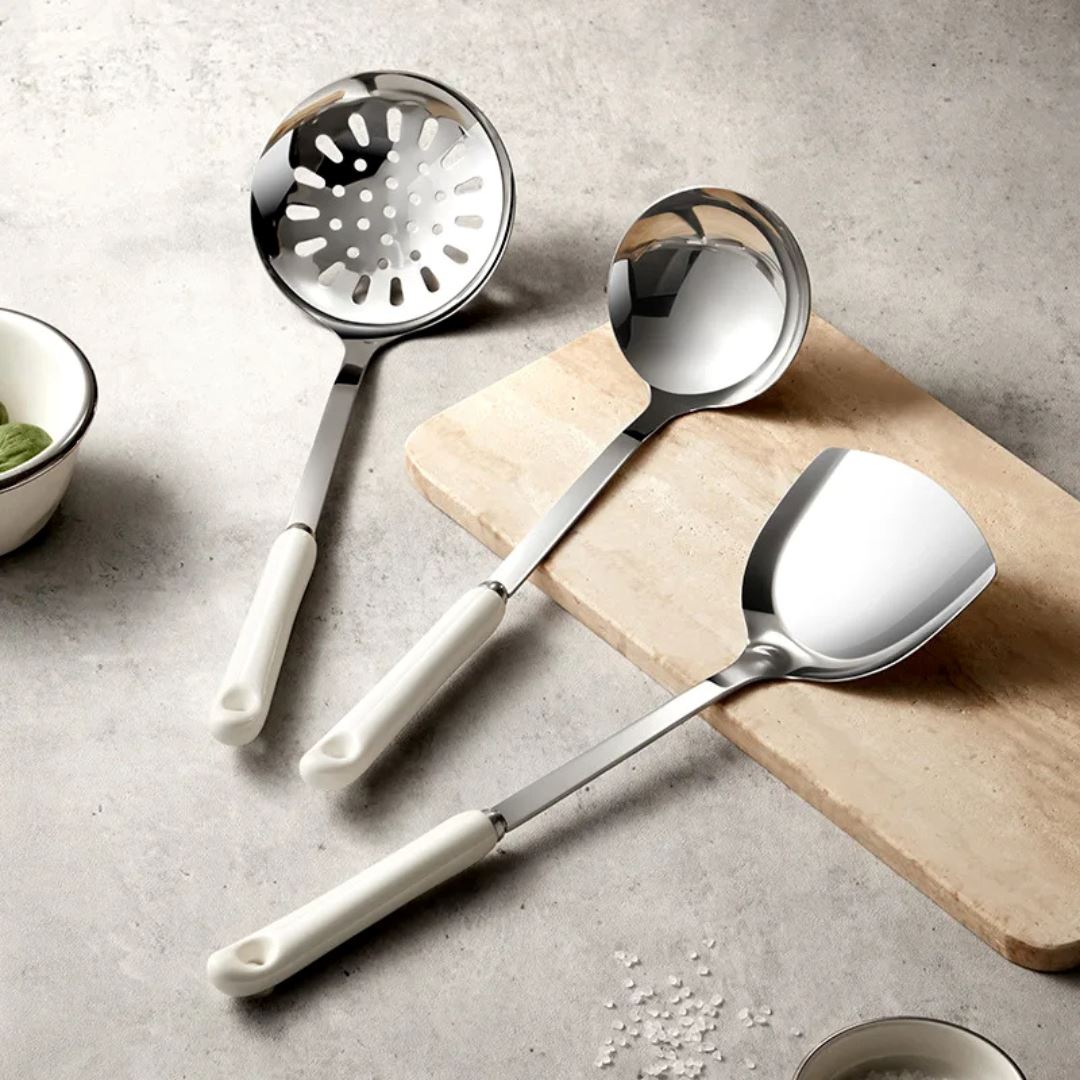 Kit de Utensílios de Cozinha em Aço Inox com Cabo de Cerâmica – 7 Peças